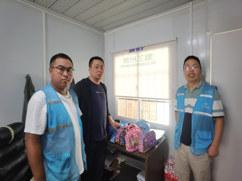 高溫慰問送清涼,真情關懷暖人心-江蘇宏嘉工程項目管理有限公司開展夏季現場高溫慰問活動